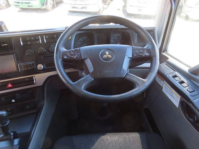 三菱ふそうスーパーグレートアルミウイング大型（10t）[写真20]