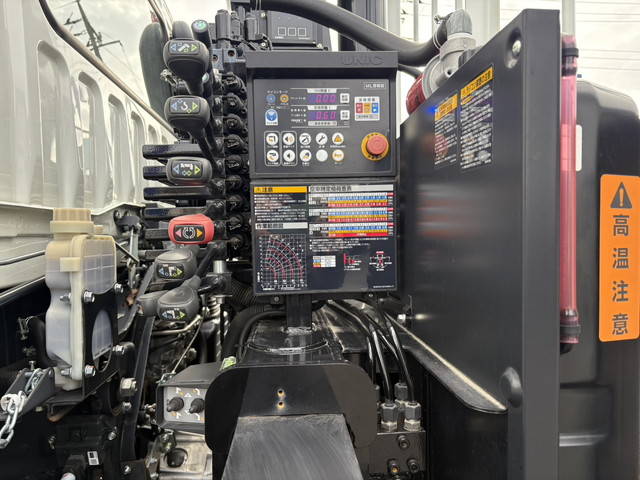 三菱ふそうファイターセルフクレーン4段増トン（6t・8t）[写真15]