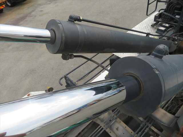 三菱ふそうスーパーグレートコンテナ専用車大型（10t）[写真18]