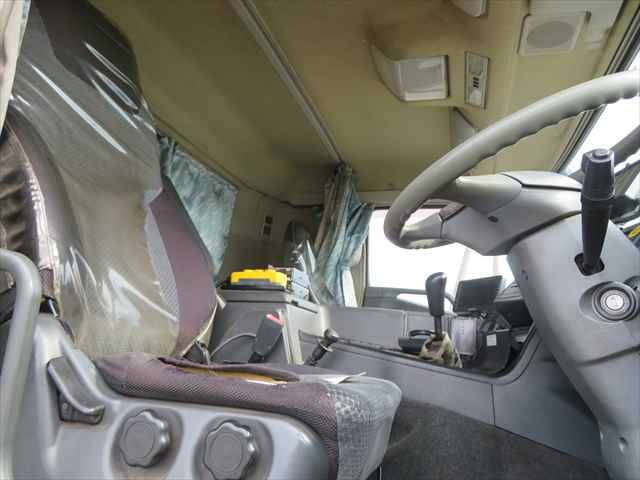 三菱ふそうスーパーグレートコンテナ専用車大型（10t）[写真21]