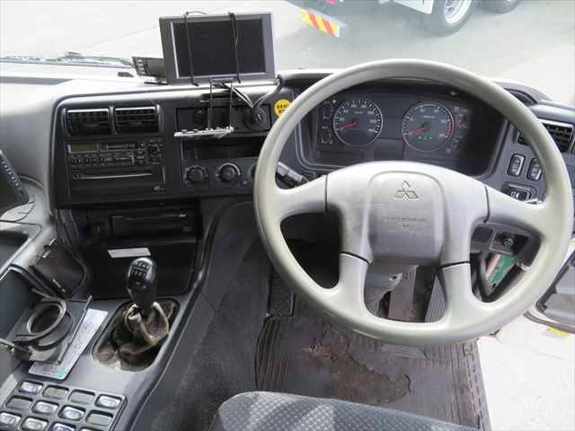 三菱ふそうスーパーグレートコンテナ専用車大型（10t）[写真26]