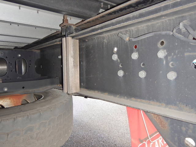 いすゞギガアルミウイング大型（10t）[写真10]