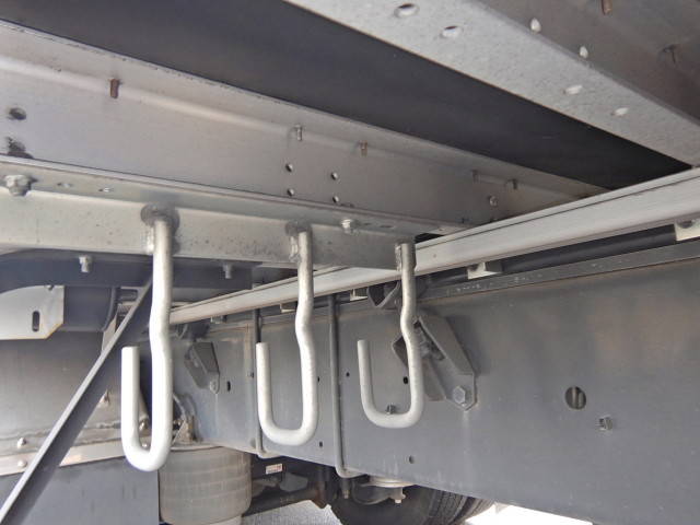 いすゞギガアルミウイング大型（10t）[写真12]