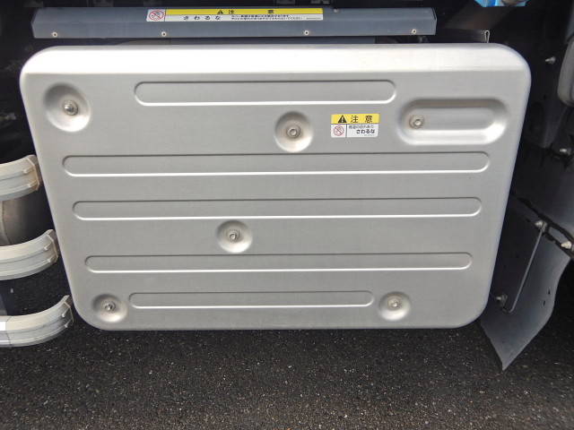 いすゞギガアルミウイング大型（10t）[写真13]