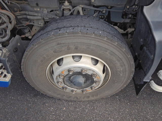 いすゞギガアルミウイング大型（10t）[写真14]