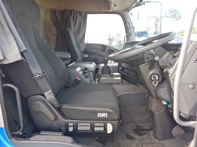 いすゞギガアルミウイング大型（10t）[写真20]