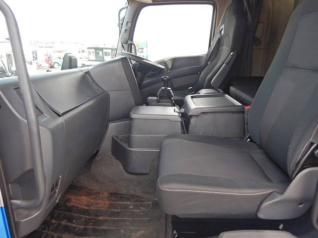 いすゞギガアルミウイング大型（10t）[写真21]