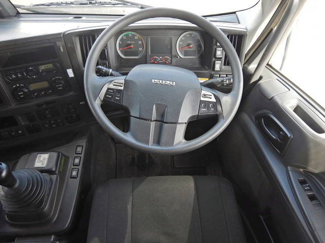 いすゞギガアルミウイング大型（10t）[写真22]