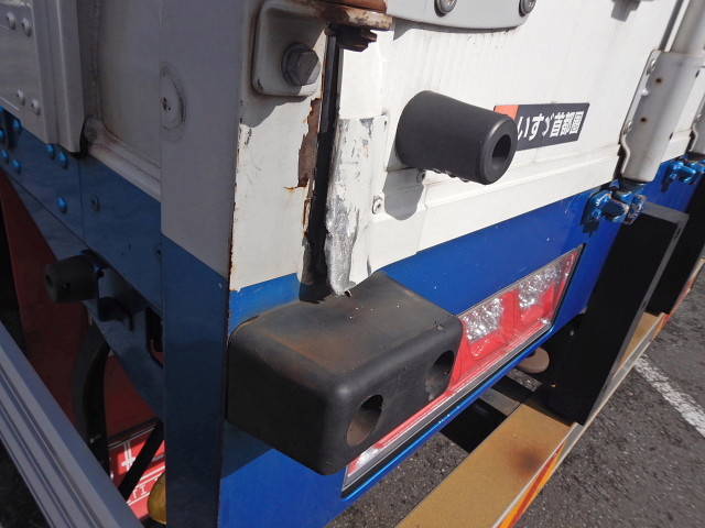 いすゞギガアルミウイング大型（10t）[写真28]