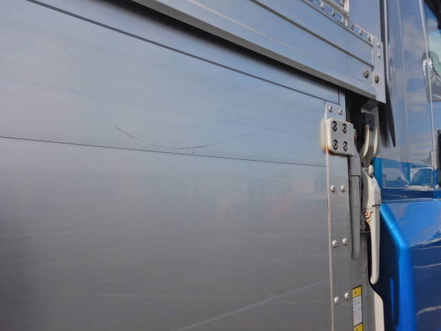 いすゞギガアルミウイング大型（10t）[写真31]