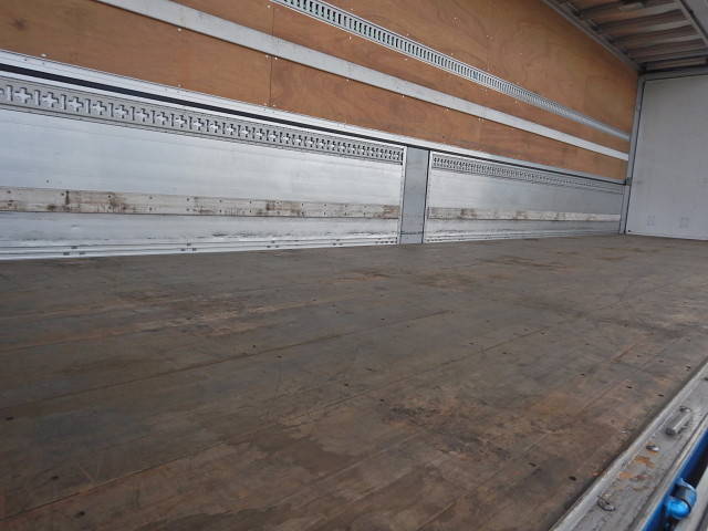 いすゞギガアルミウイング大型（10t）[写真36]