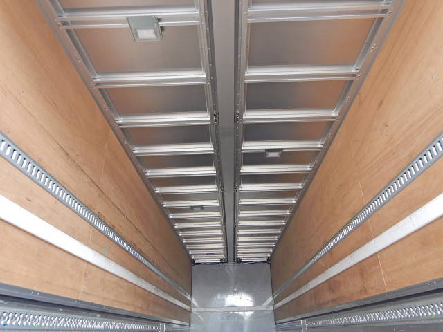 いすゞギガアルミウイング大型（10t）[写真38]