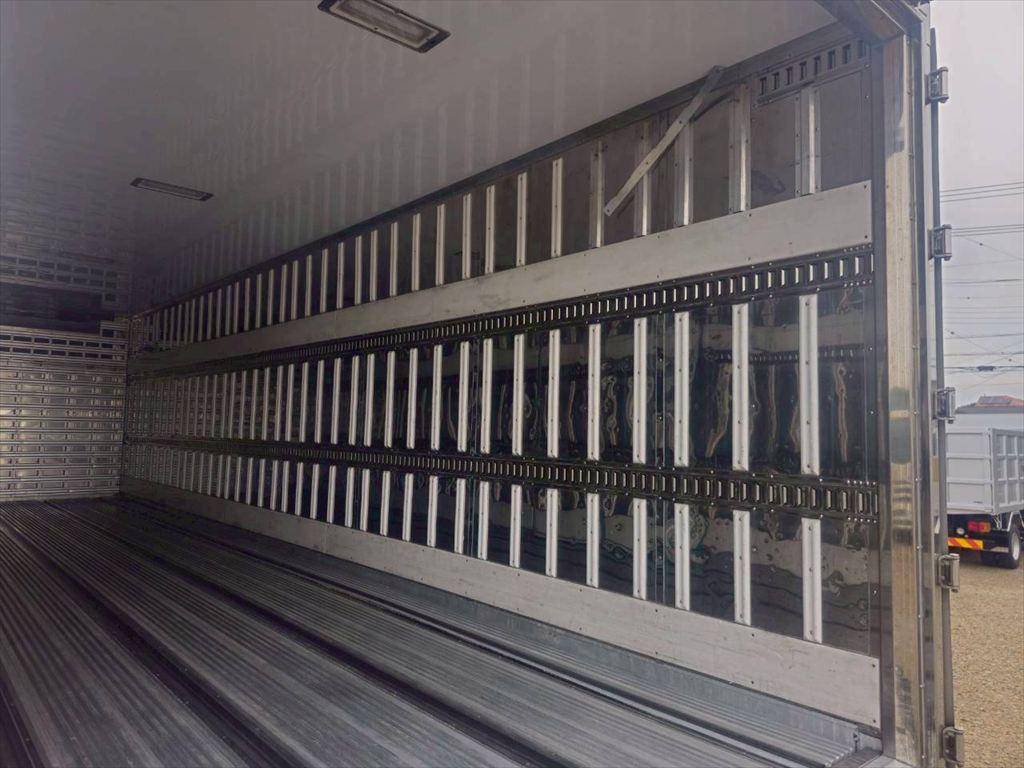 三菱ふそうスーパーグレート冷凍車（冷蔵車）大型（10t）[写真10]