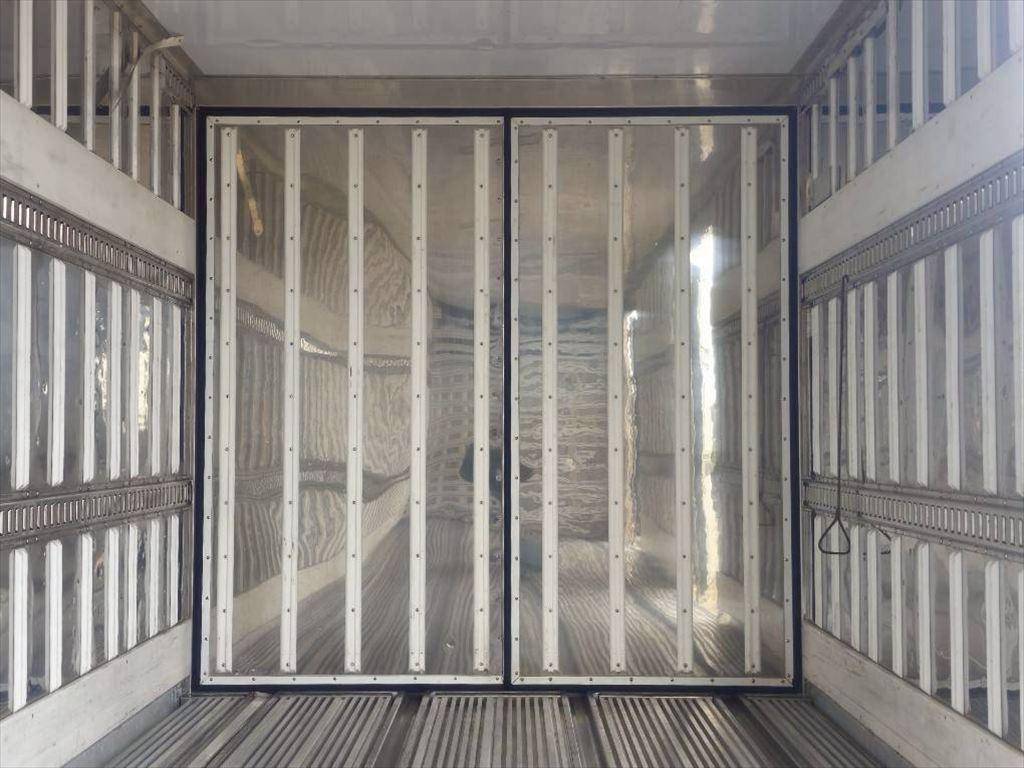 三菱ふそうスーパーグレート冷凍車（冷蔵車）大型（10t）[写真11]