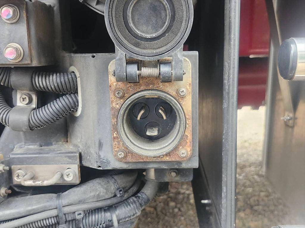 三菱ふそうスーパーグレート冷凍車（冷蔵車）大型（10t）[写真14]