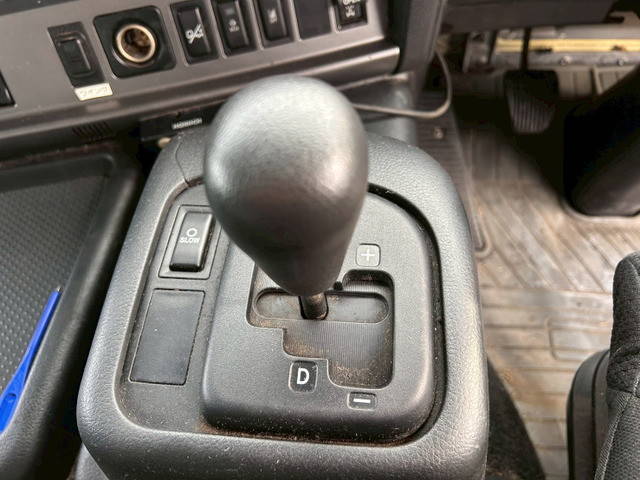 日野プロフィアアルミウイング大型（10t）[写真28]