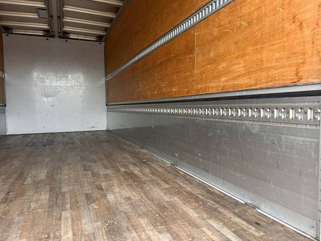 いすゞフォワードアルミウイング中型（4t）[写真13]