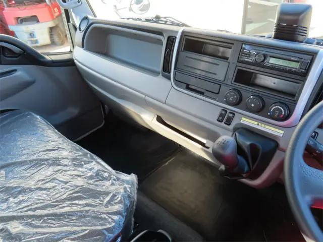 三菱ふそうキャンタークレーン6段小型（2t・3t）[写真12]