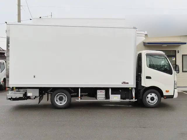 日野デュトロ冷凍車（冷蔵車）小型（2t・3t）[写真04]