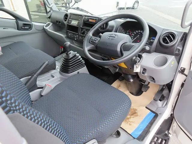 日野デュトロ冷凍車（冷蔵車）小型（2t・3t）[写真08]