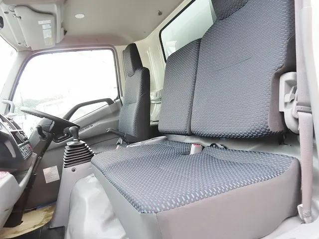 日野デュトロ冷凍車（冷蔵車）小型（2t・3t）[写真09]