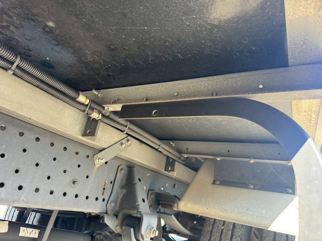 いすゞエルフ冷凍車（冷蔵車）小型（2t・3t）[写真24]