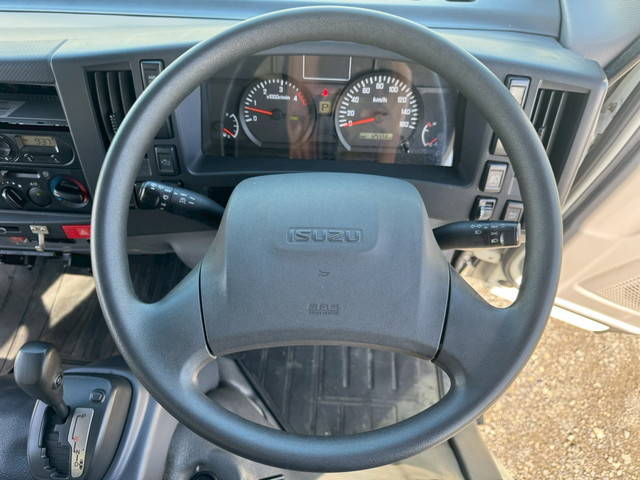 いすゞエルフ冷凍車（冷蔵車）小型（2t・3t）[写真32]