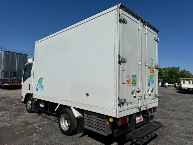 いすゞエルフ冷凍車（冷蔵車）小型（2t・3t）[写真04]