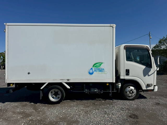 いすゞエルフ冷凍車（冷蔵車）小型（2t・3t）[写真06]