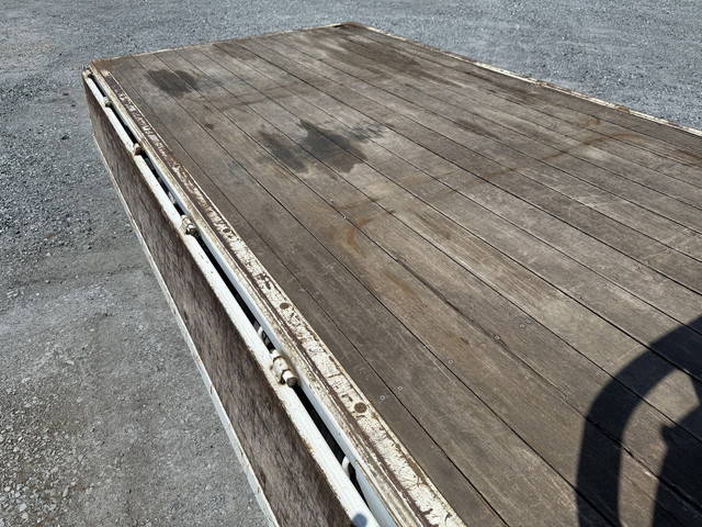 いすゞエルフ平ボディ小型（2t・3t）[写真11]