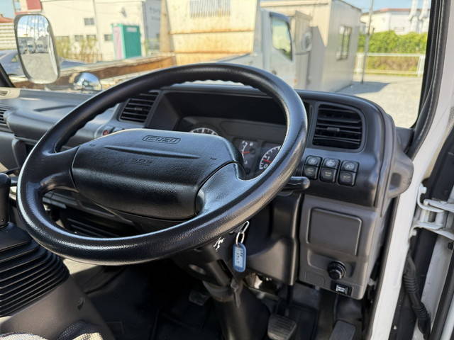 いすゞエルフ平ボディ小型（2t・3t）[写真32]