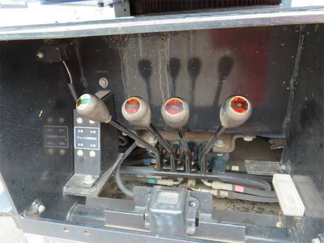 いすゞエルフ高所作業車小型（2t・3t）[写真25]