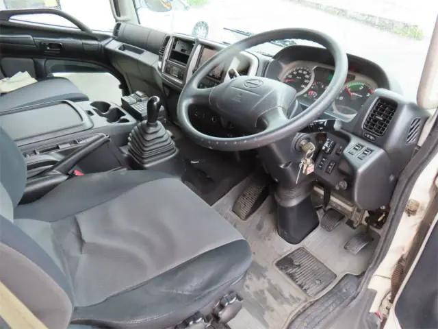 日野レンジャー冷蔵冷凍ウイング中型（4t）[写真03]