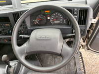 いすゞエルフアルミバン小型（2t・3t）[写真23]