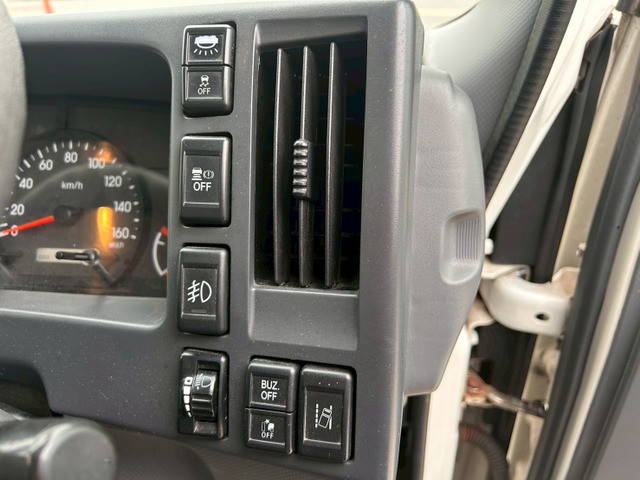 いすゞエルフアルミバン小型（2t・3t）[写真25]