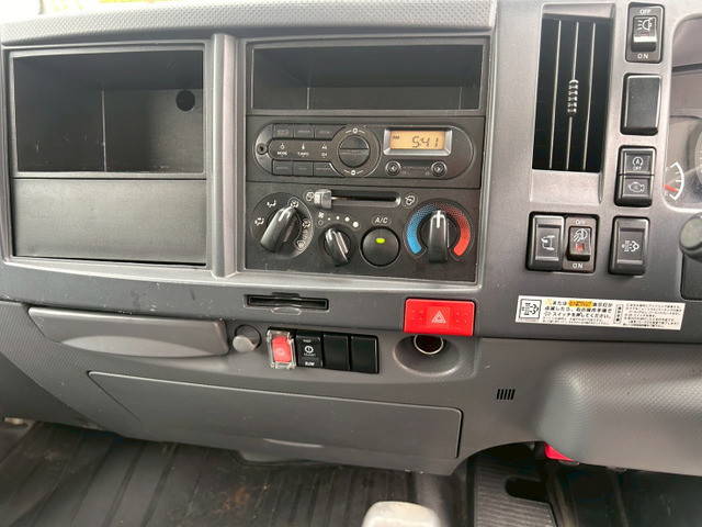 いすゞエルフアルミバン小型（2t・3t）[写真26]