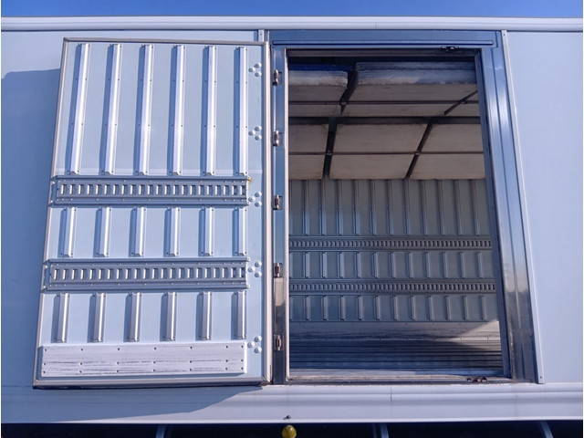 日野プロフィア冷凍車（冷蔵車）大型（10t）[写真09]