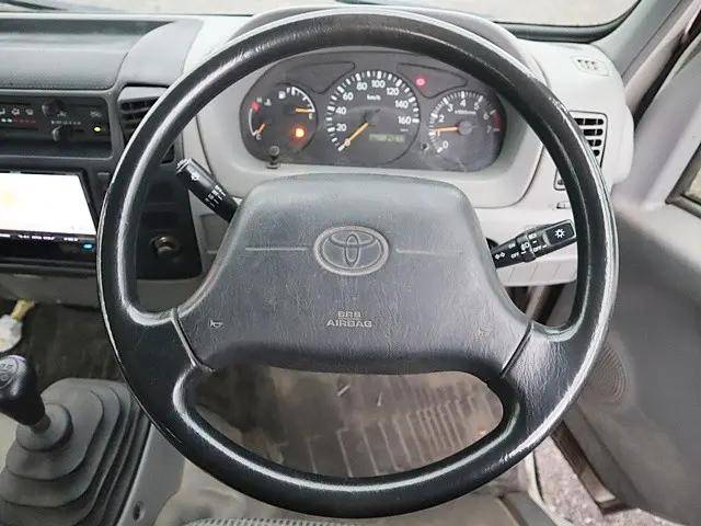 トヨタトヨエース平ボディ小型（2t・3t）[写真04]