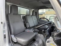 日野デュトロ幌ウイング小型（2t・3t）[写真23]