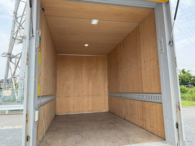 三菱ふそうキャンターアルミバン小型（2t・3t）[写真14]