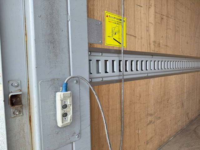 三菱ふそうキャンターアルミバン小型（2t・3t）[写真15]