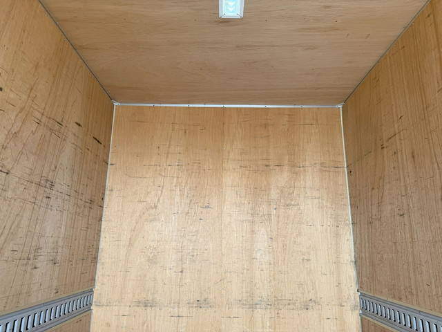 三菱ふそうキャンターアルミバン小型（2t・3t）[写真17]