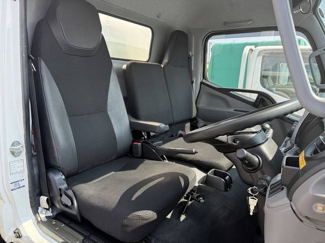三菱ふそうキャンターアルミバン小型（2t・3t）[写真31]