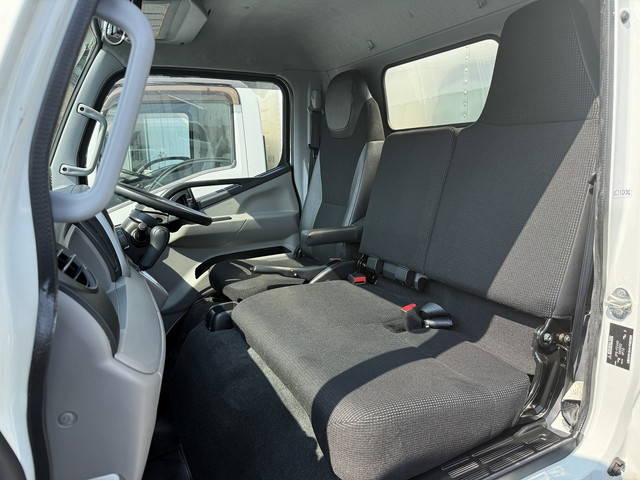 三菱ふそうキャンターアルミバン小型（2t・3t）[写真39]