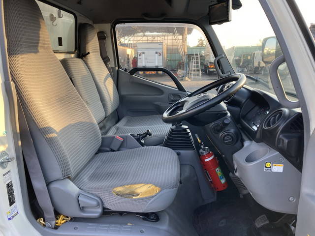 日野デュトロ冷凍車（冷蔵車）小型（2t・3t）[写真33]