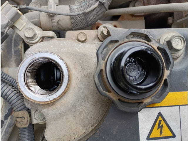 いすゞフォワードダンプ中型（4t）[写真12]