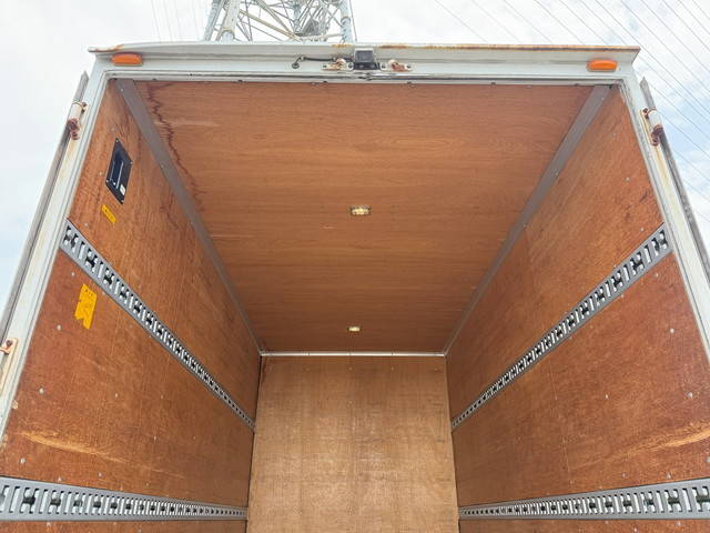 三菱ふそうキャンターアルミバン小型（2t・3t）[写真10]