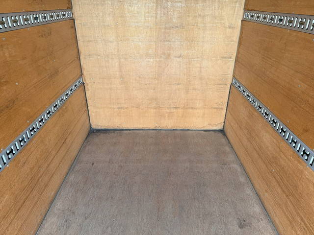 三菱ふそうキャンターアルミバン小型（2t・3t）[写真15]