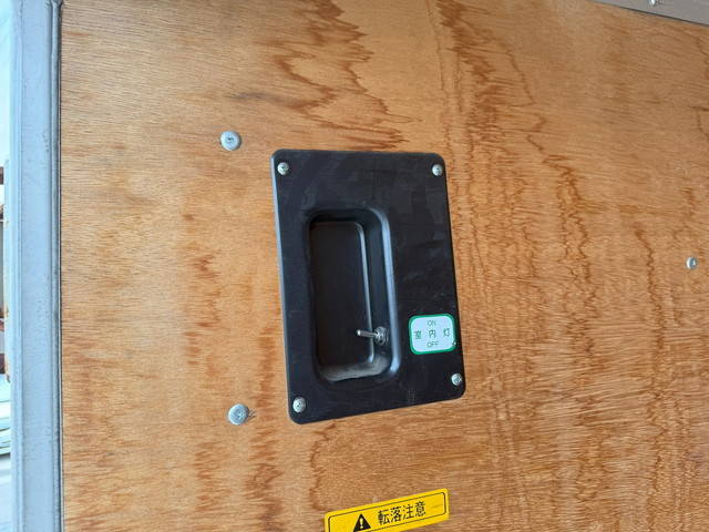 三菱ふそうキャンターアルミバン小型（2t・3t）[写真16]