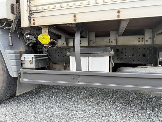 三菱ふそうキャンターアルミバン小型（2t・3t）[写真23]